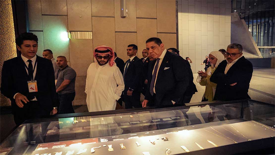 تركي آل الشيخ يقدم هدية للمتحف المصري 